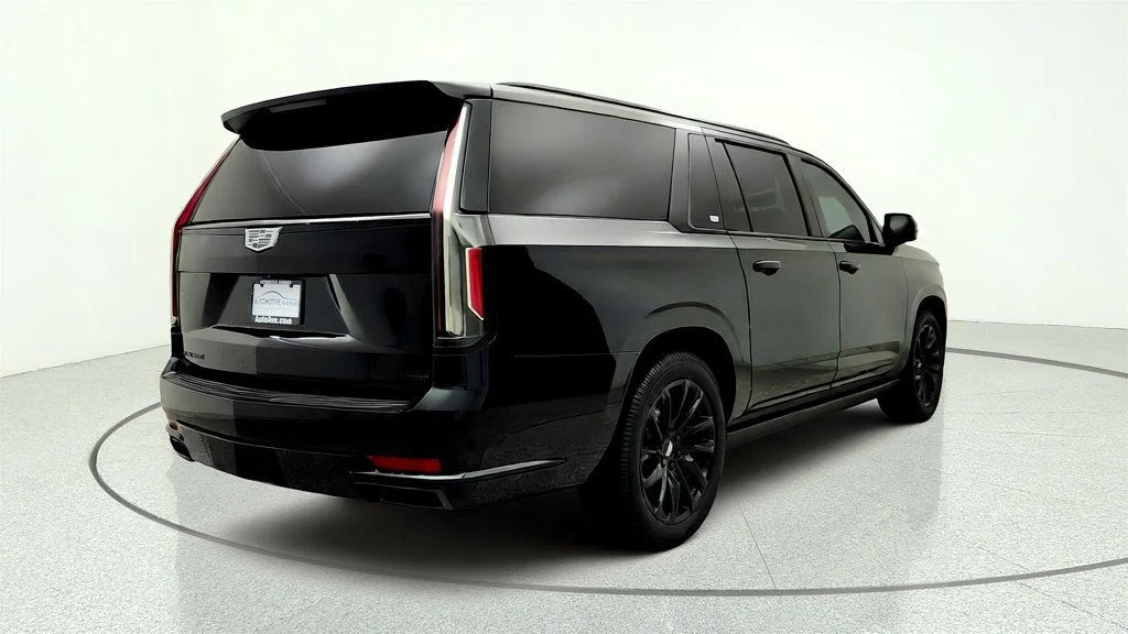 Used 2022 Black Raven Cadillac 4WD 4dr Sport w/ AKG Audio, Touring & Onyx Pkgs image 5