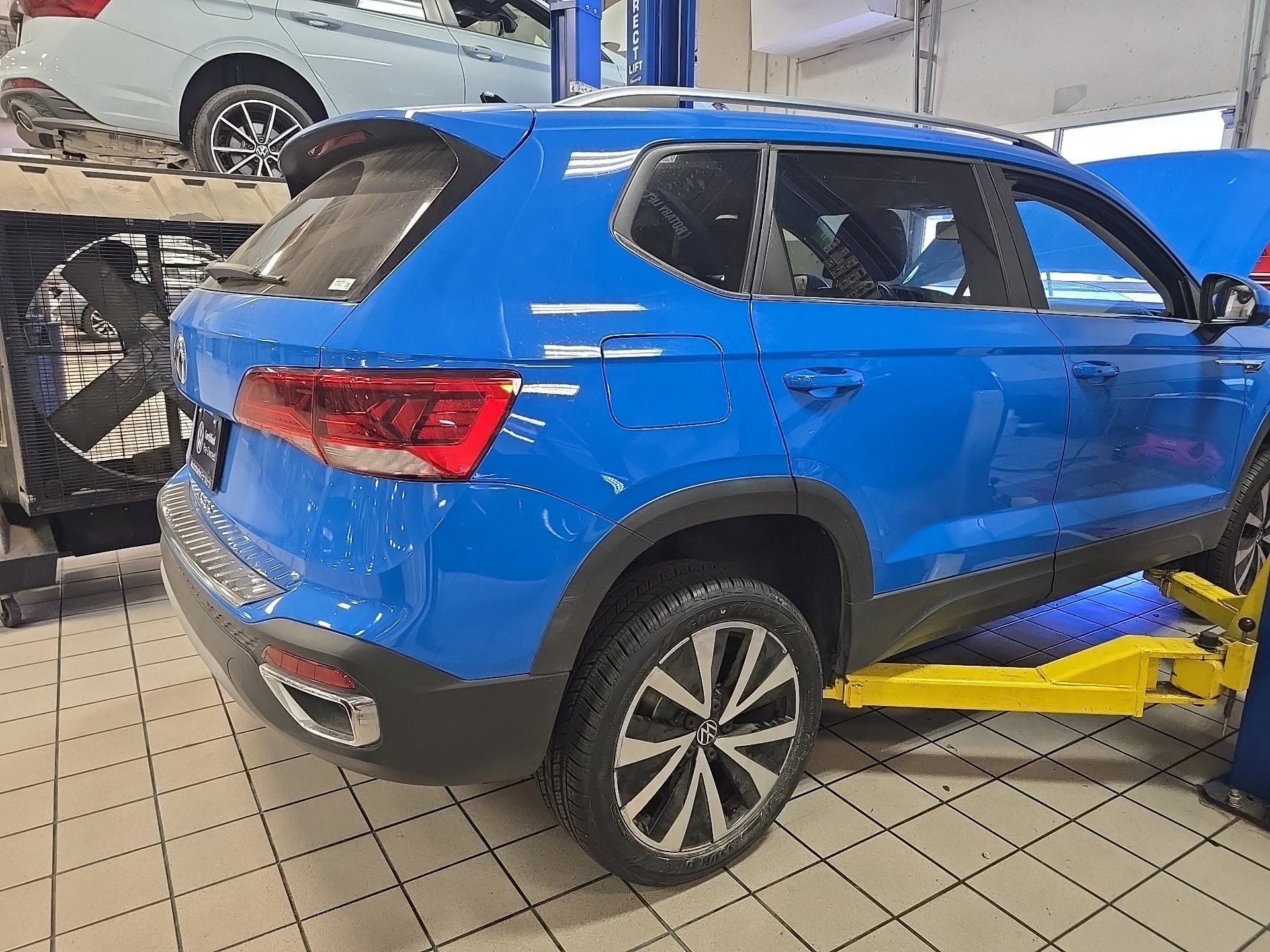 Certified Used 2022  Volkswagen 1.5T SE image 2