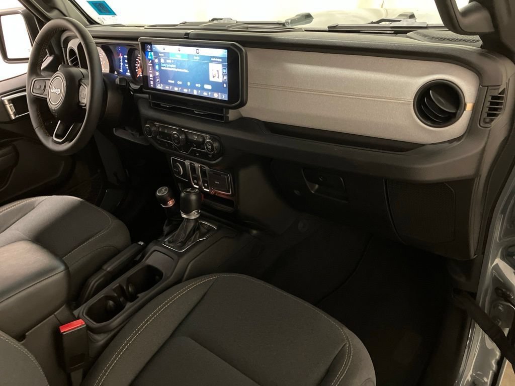 Used 2024 Anvil Clear Coat Jeep Sport S image 17
