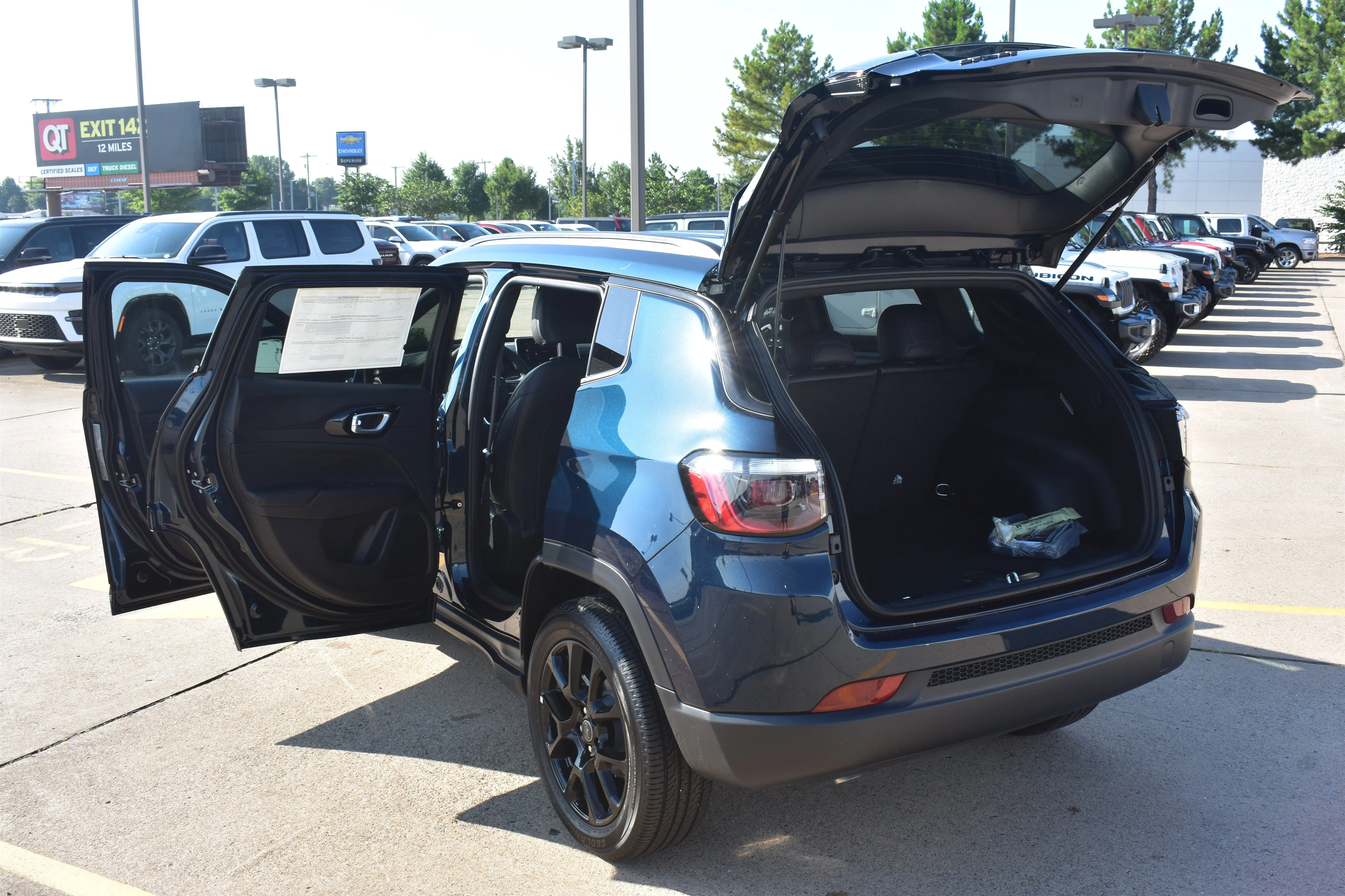 New 2026 Fathom Blue Pearl Coat Jeep Latitude Altitude image 17