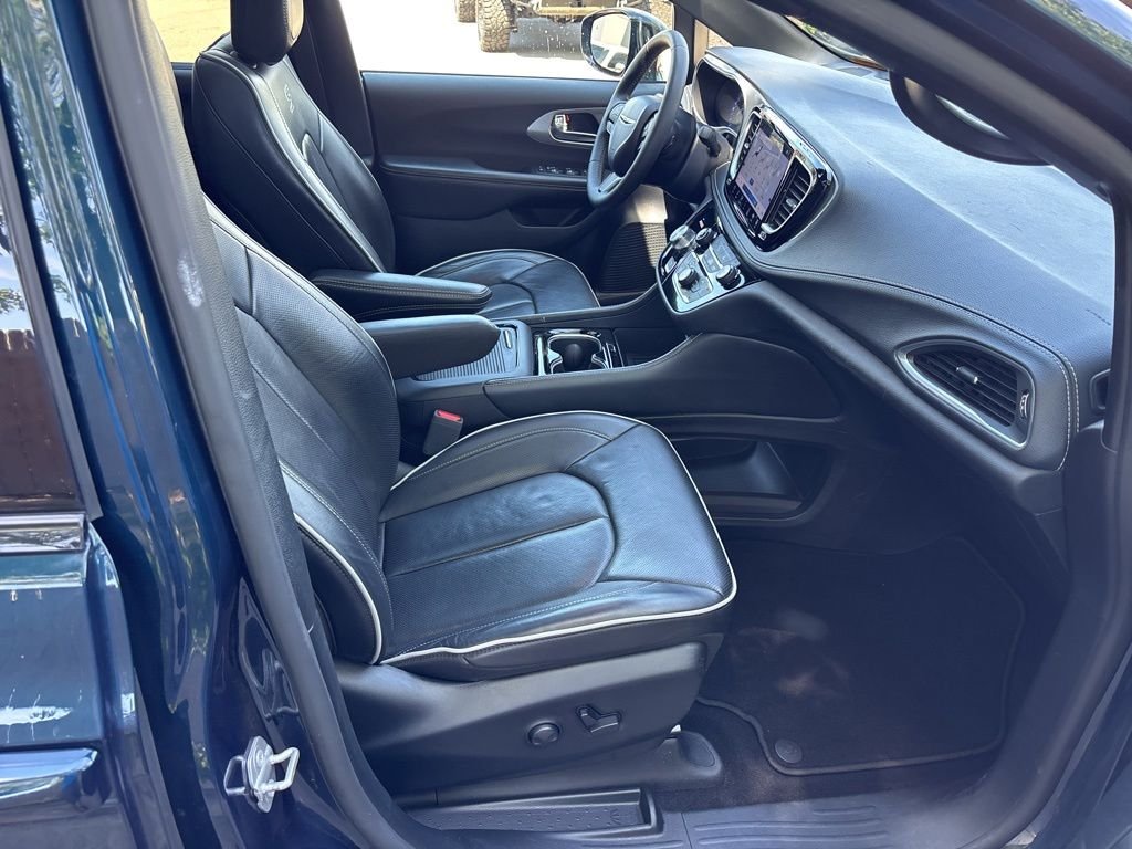 Used 2025 Blue Chrysler Limited image 51