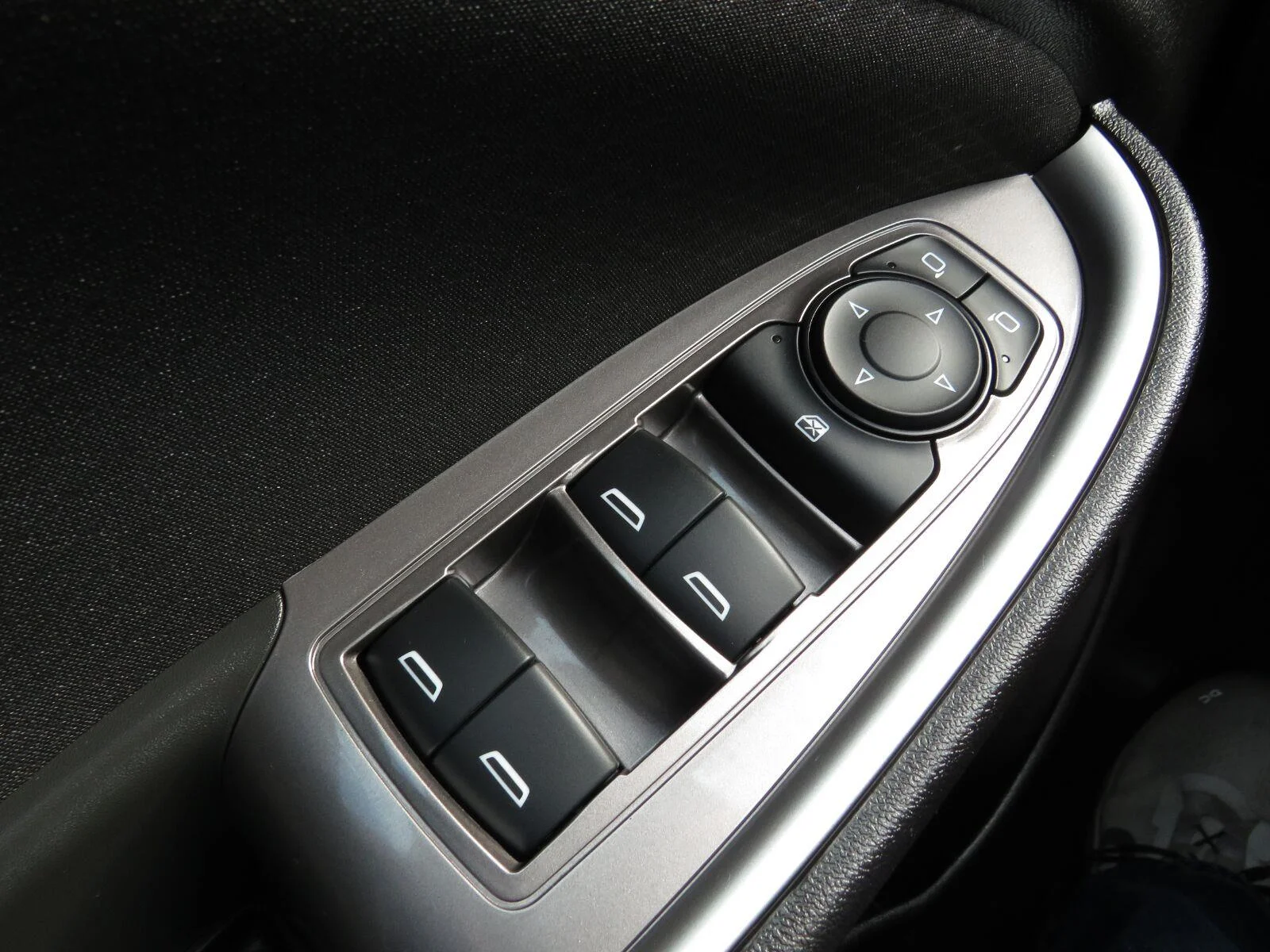 Used 2025 Night Shade Metallic Chevrolet RS image 26
