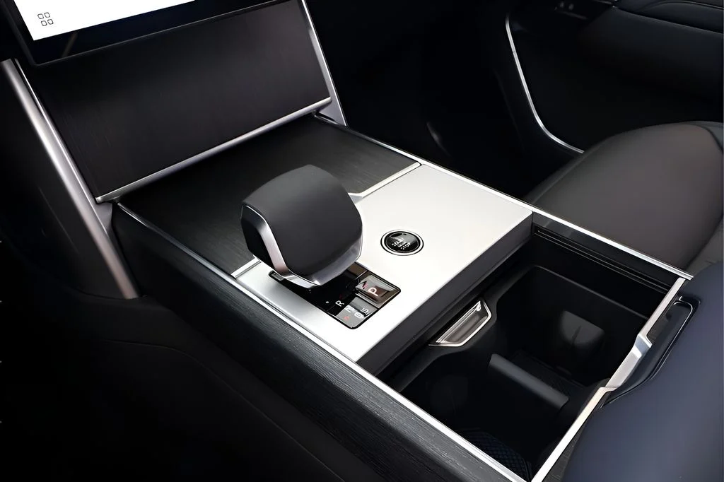 New 2025 Carpathian Grey Land Rover SE image 21