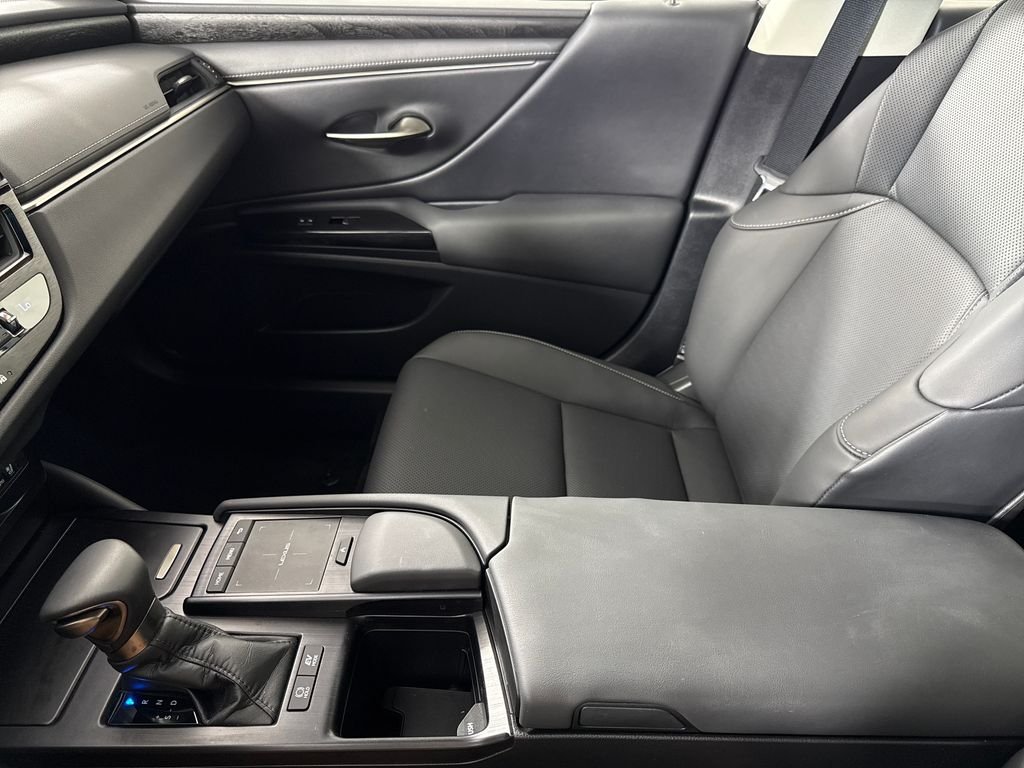 2022 Lexus ES Hybrid 300h - Photo 23