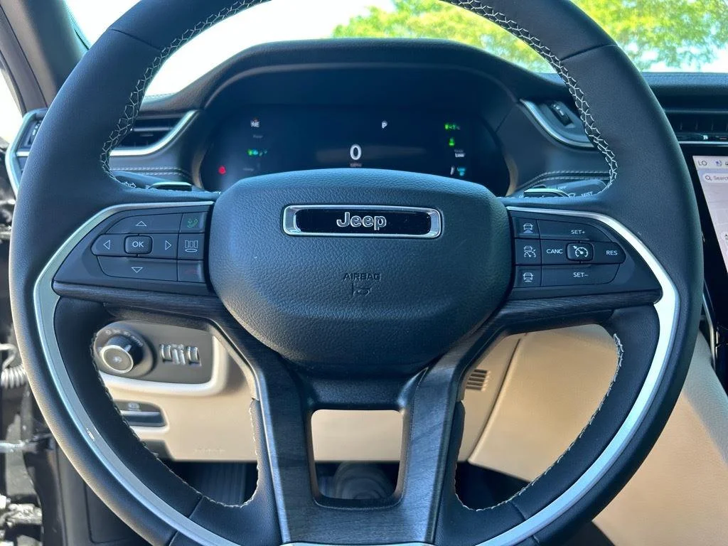 Used 2024 Rocky Mountain Pearlcoat Jeep  image 19