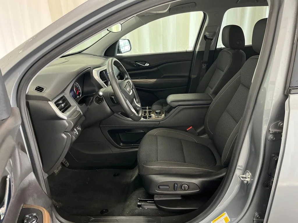 Used 2023 Silver GMC SLE image 3