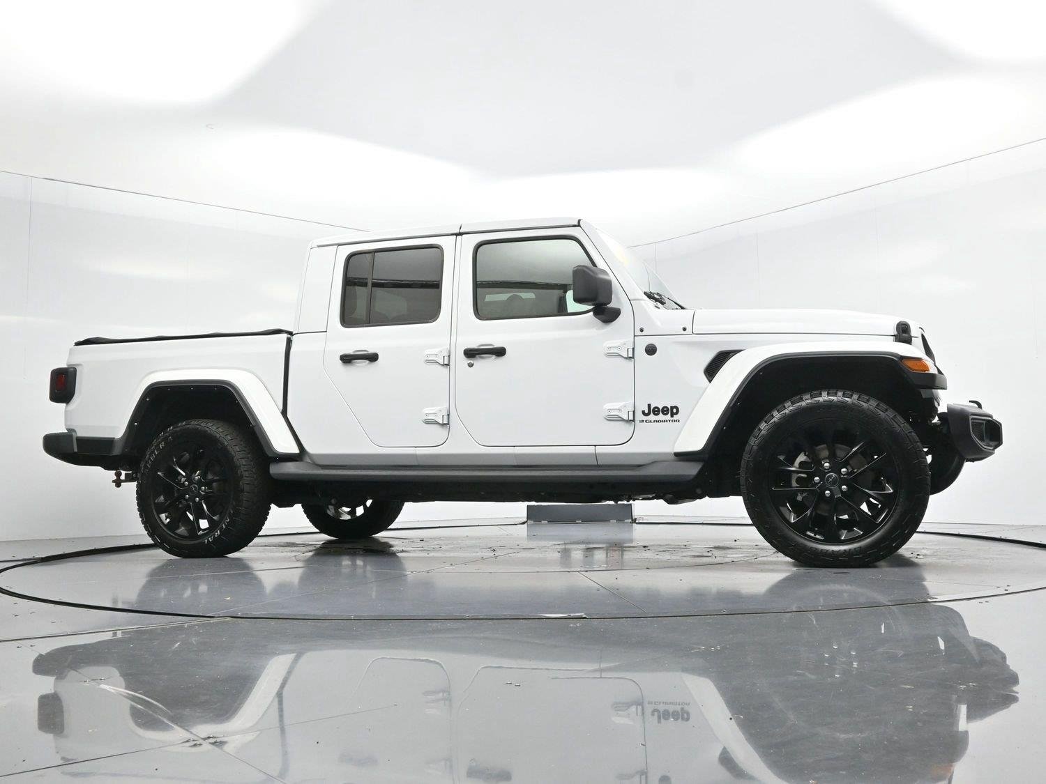 Used 2025 White Jeep Nighthawk image 41
