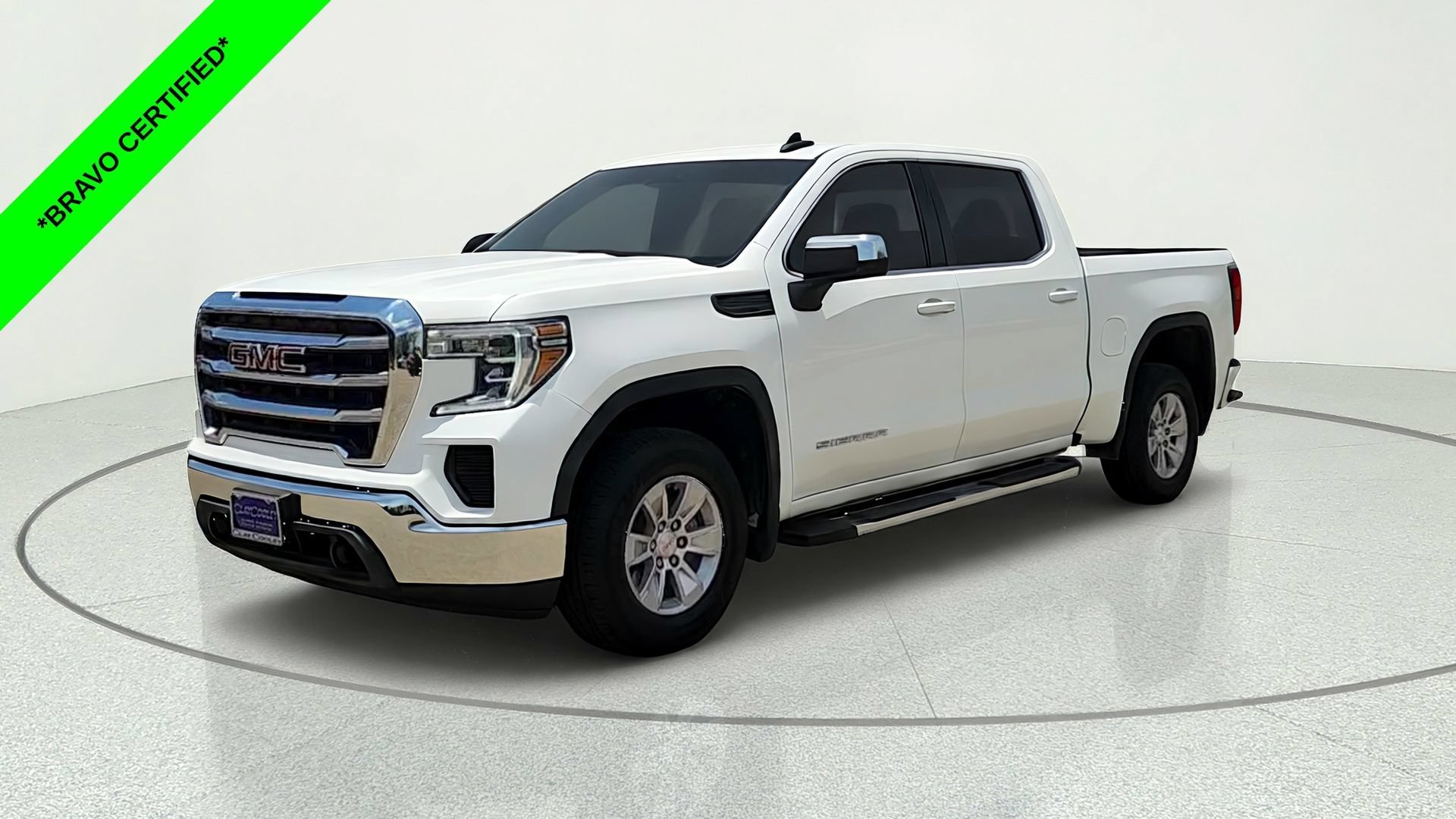 Used 2021 SUMMIT WHITE GMC SLE image 3