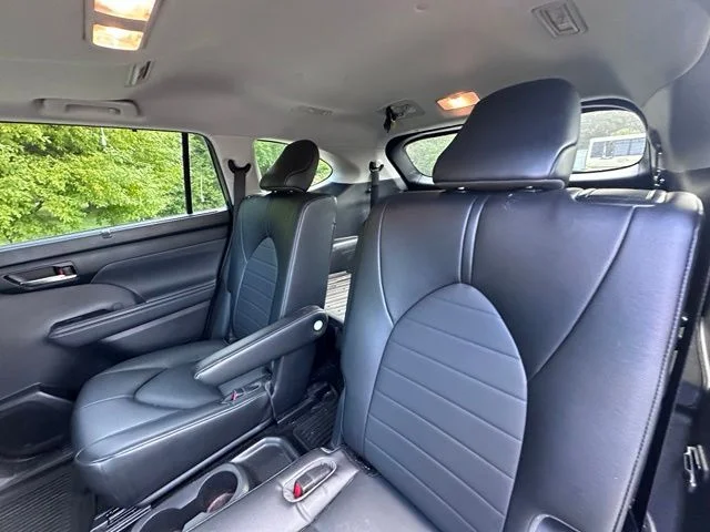 Used 2022 Black Toyota XLE image 11