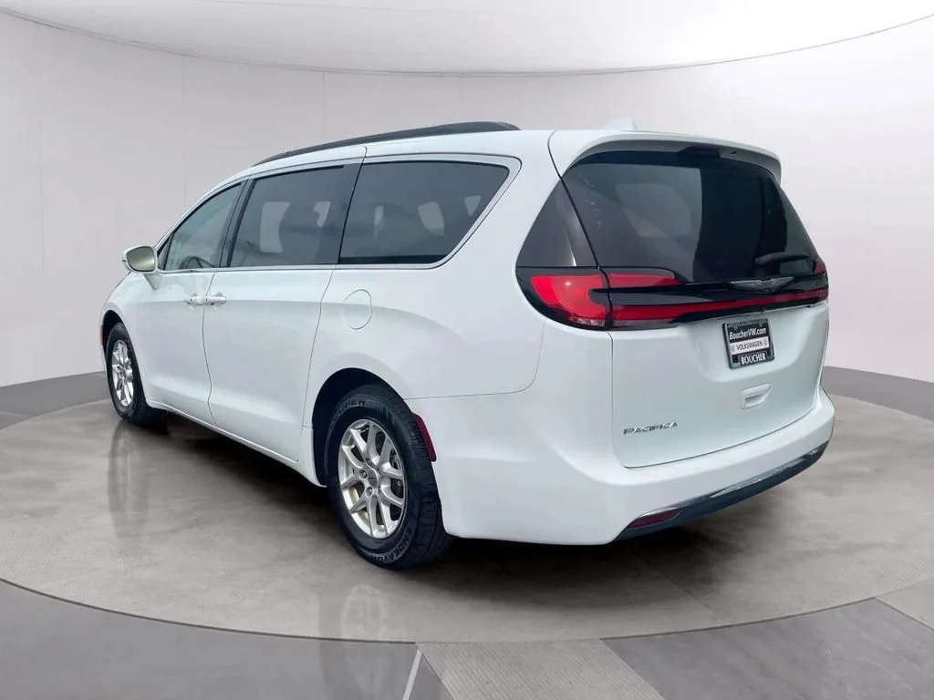 Used 2022 Bright White Clearcoat Chrysler Touring L image 3