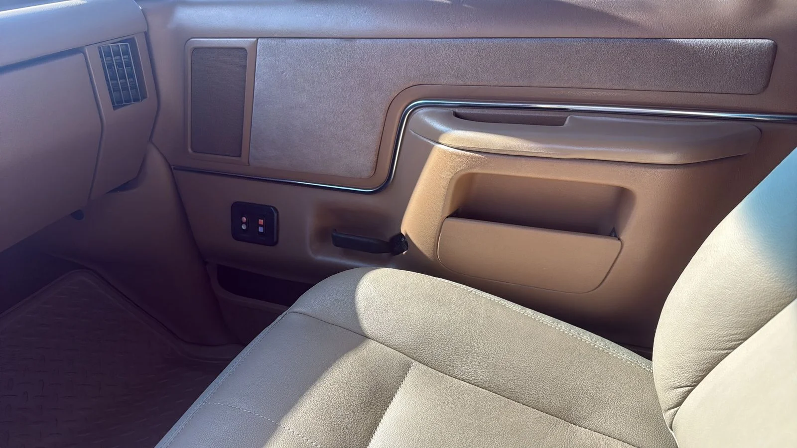 Used 1988  Ford XLT image 74
