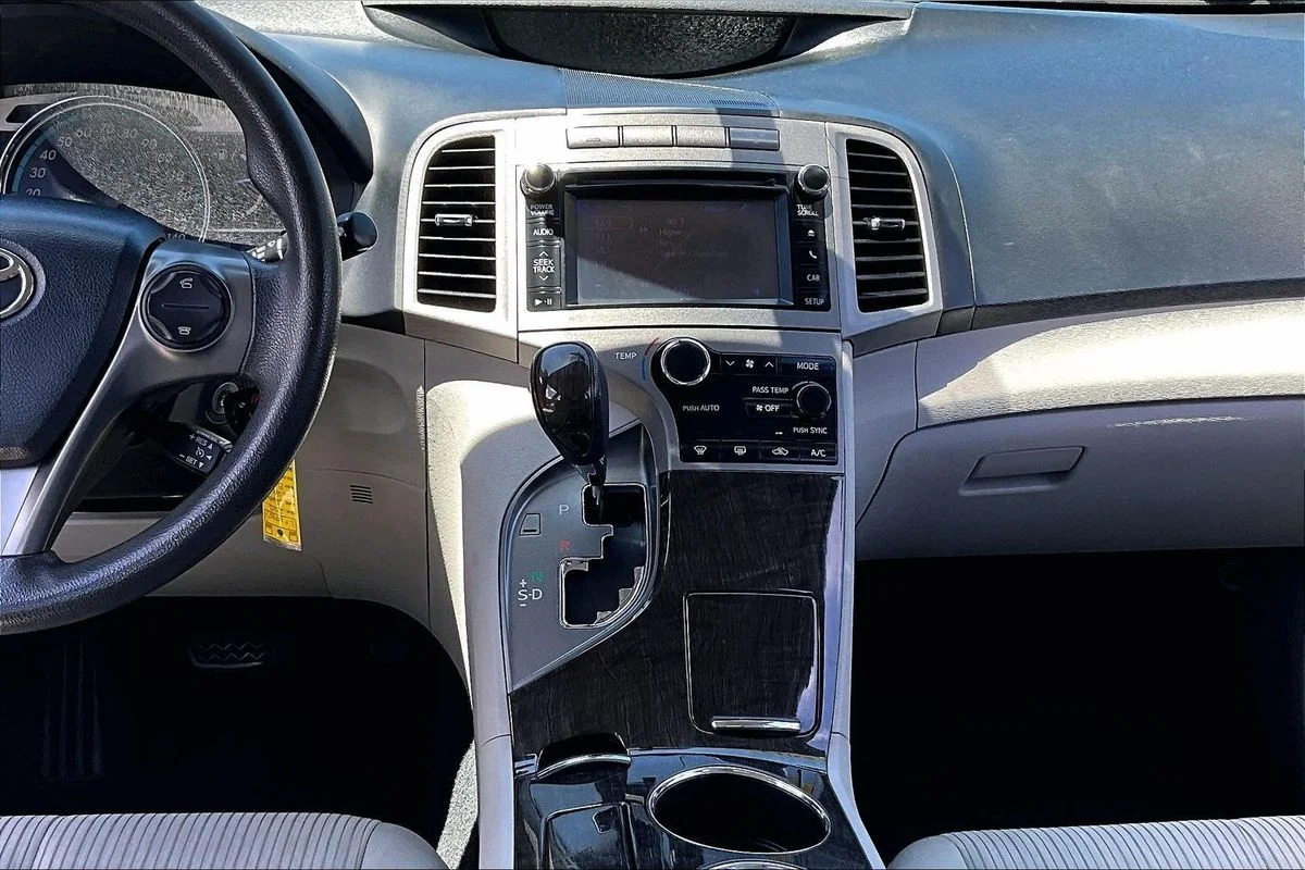 Used 2013 Gray Toyota LE image 9