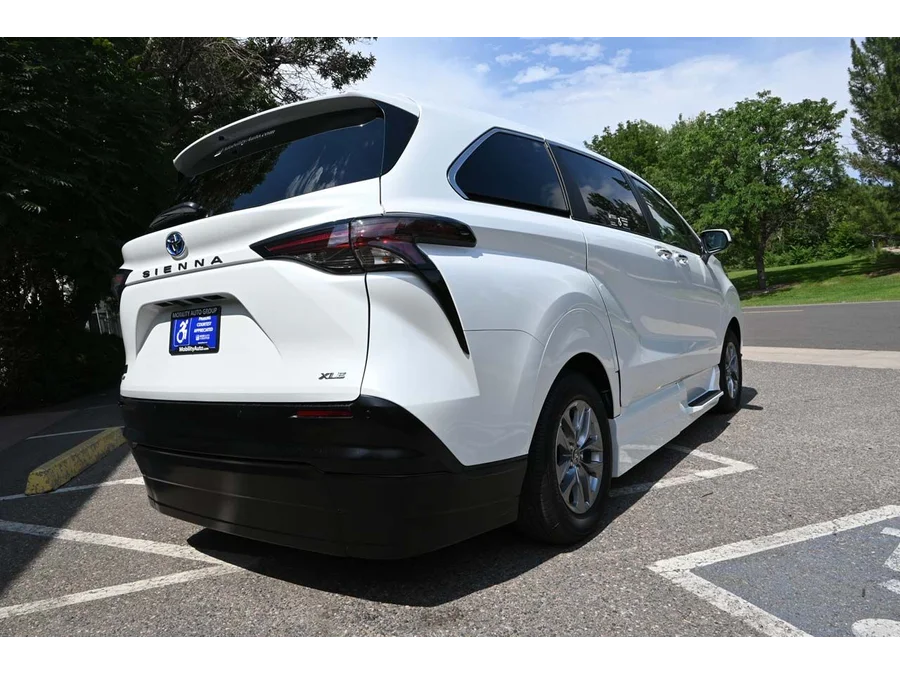New 2025 WHITE Toyota XLE Mobility Handicap Van image 5