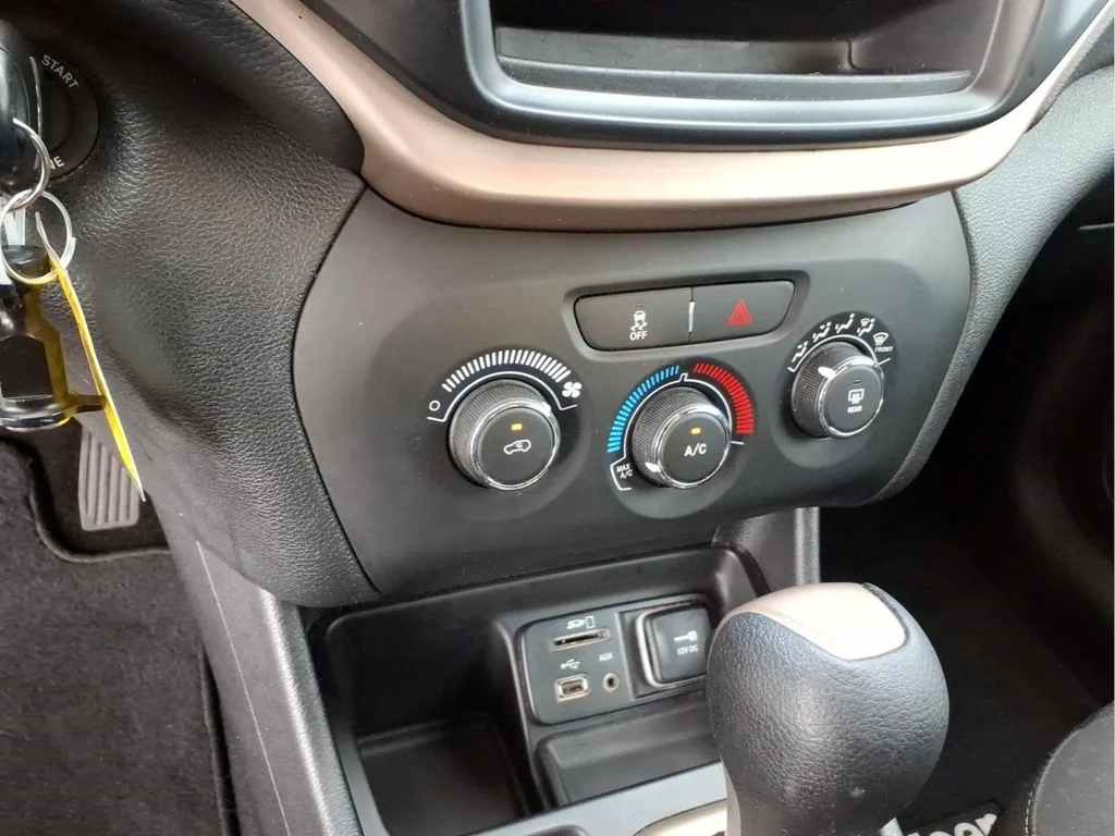Used 2017 Red Jeep Sport image 27
