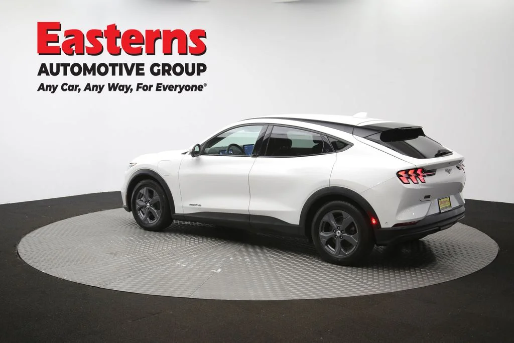 Used 2021 White Ford Select image 65
