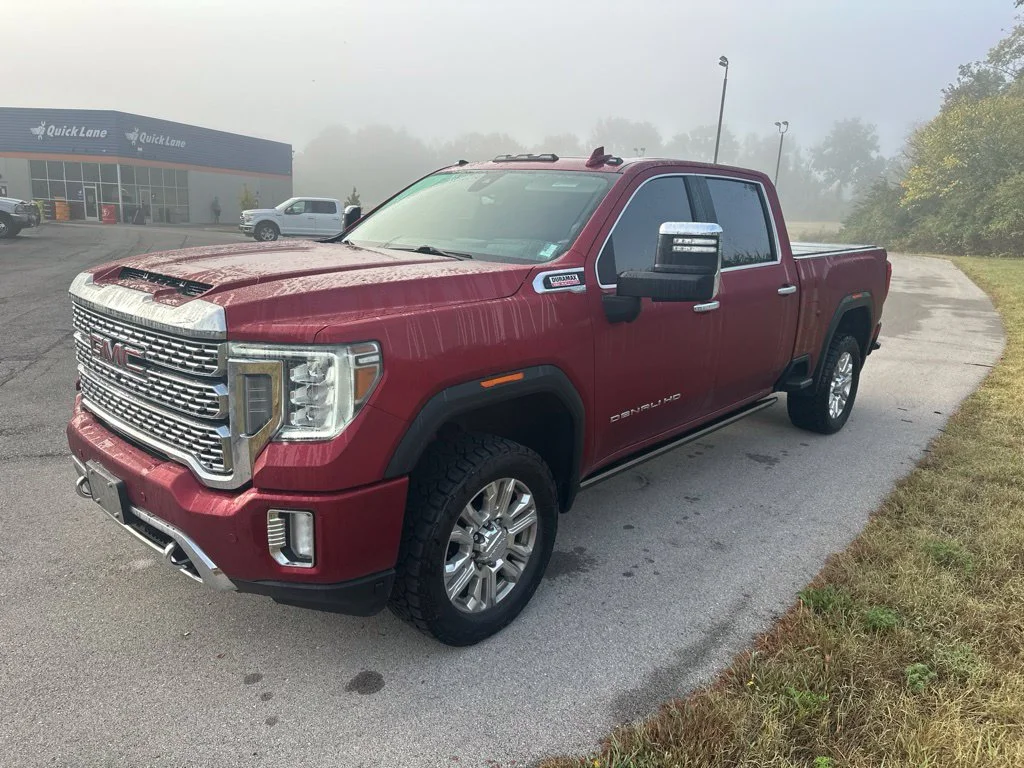 Used 2021 Cayenne Red GMC Denali image 9