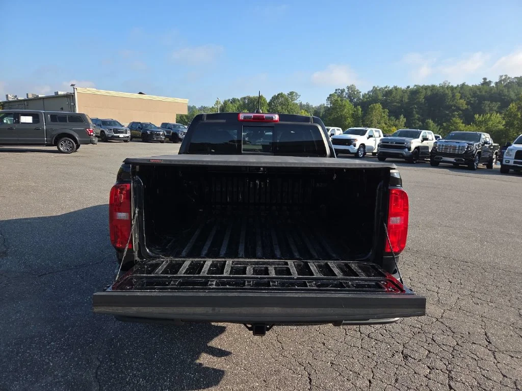 Used 2022 Black Chevrolet Z71 image 23