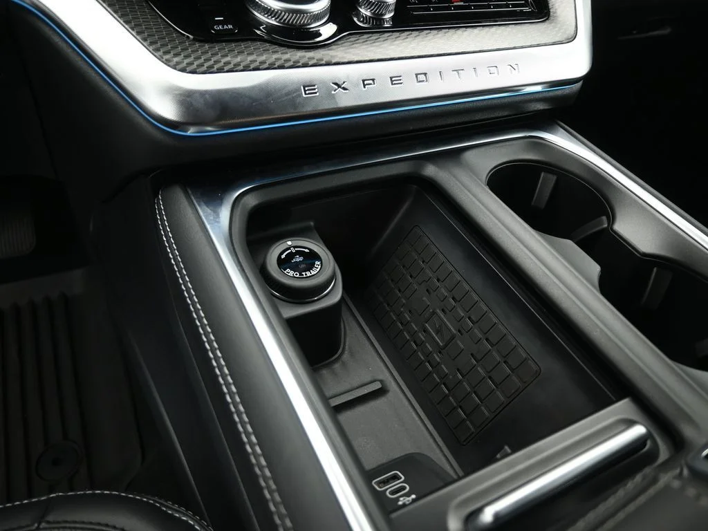 New 2025 Oxford White Ford Platinum image 16