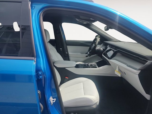 New 2026 Hydro Blue Pearl-Coat Exterior Paint Jeep Limited image 15