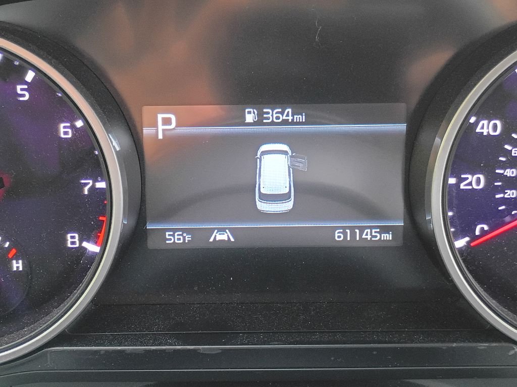 Used 2022 Snow White Pearl Kia LXS image 25