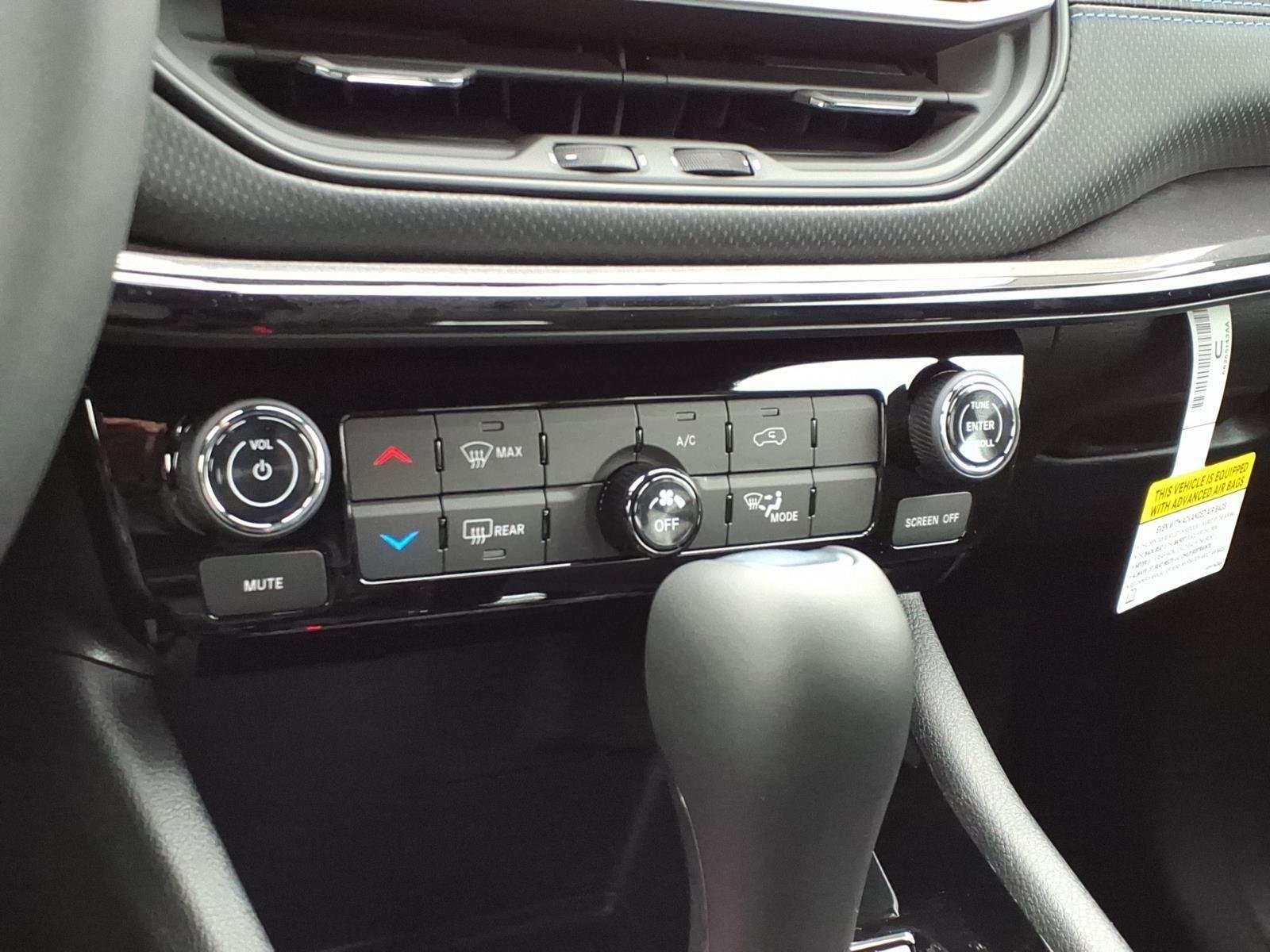 New 2026 Bright White Clearcoat Jeep Latitude Altitude image 12