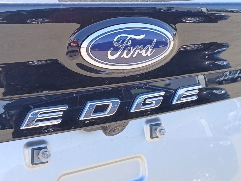 Used 2024 Silver Ford SEL image 27