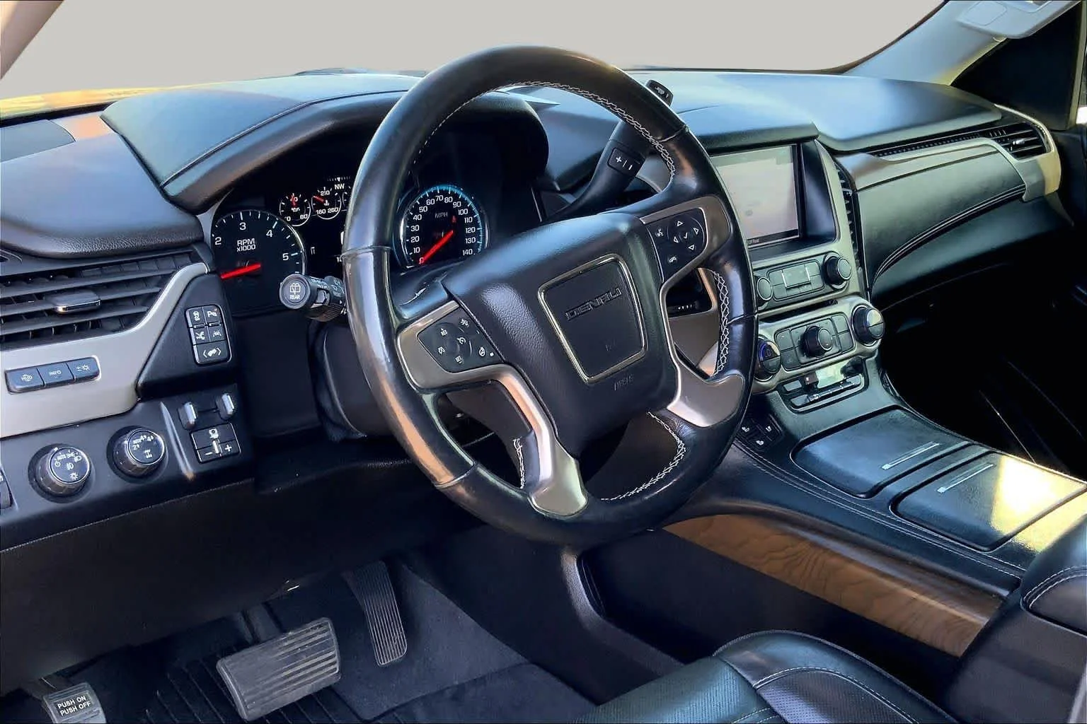 Used 2019 ONYX BLACK GMC Denali image 16