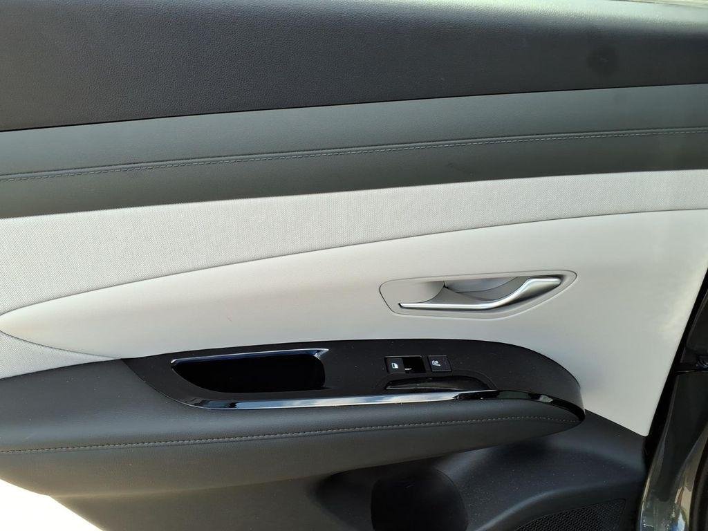 2025 Hyundai Tucson Limited - Photo 9