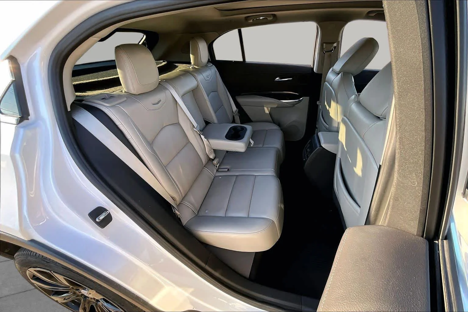 Used 2021 Crystal White Tricoat Cadillac FWD Premium Luxury image 19