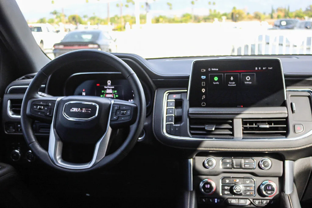 Used 2023 White GMC SLT image 14