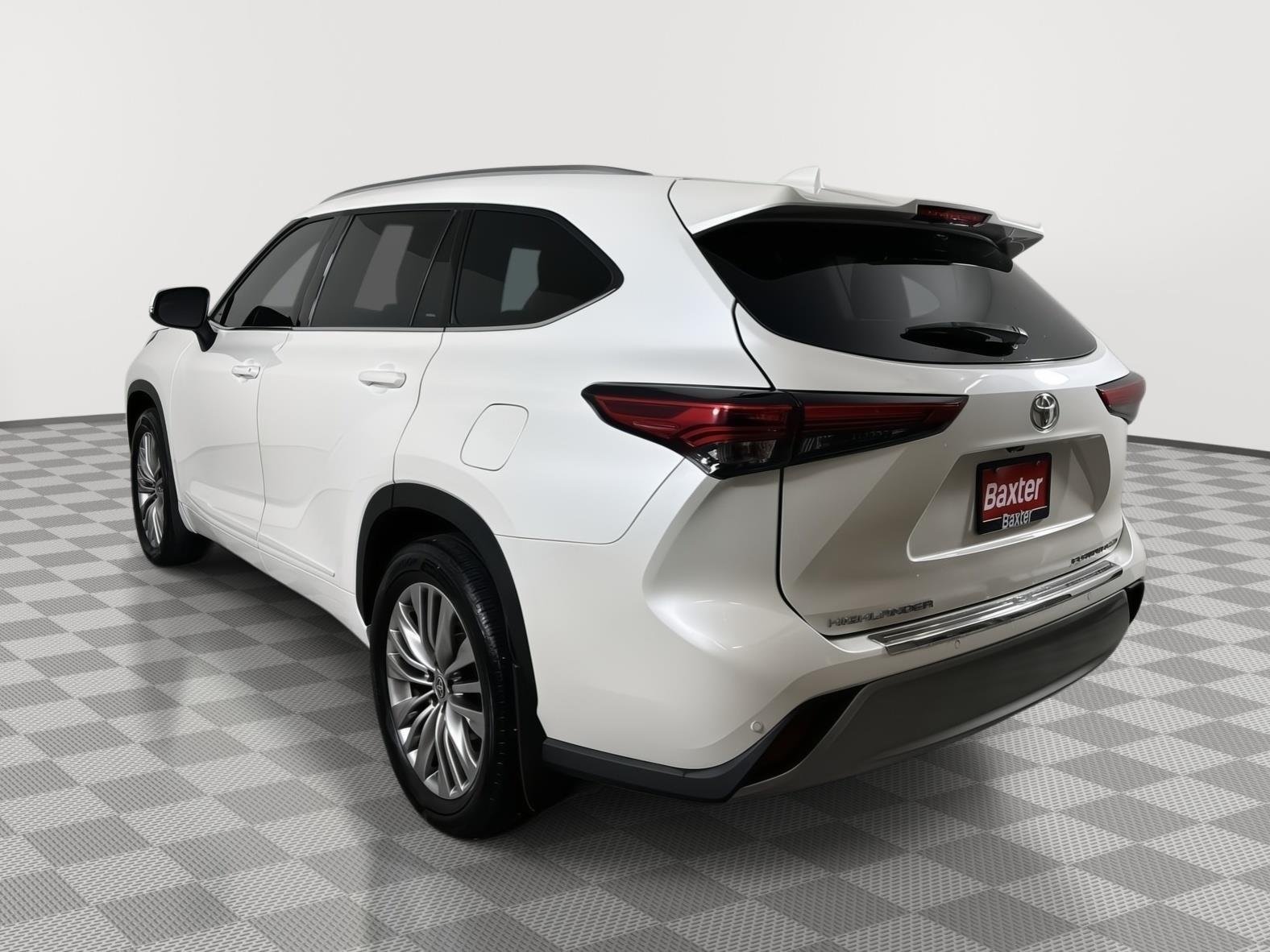 Used 2021 Blizzard Pearl Toyota Platinum image 9