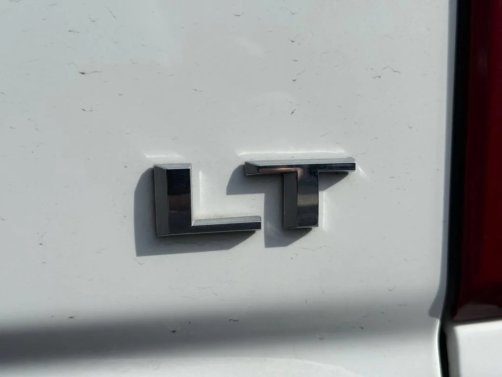 Used 2025 Summit White Chevrolet LT image 28