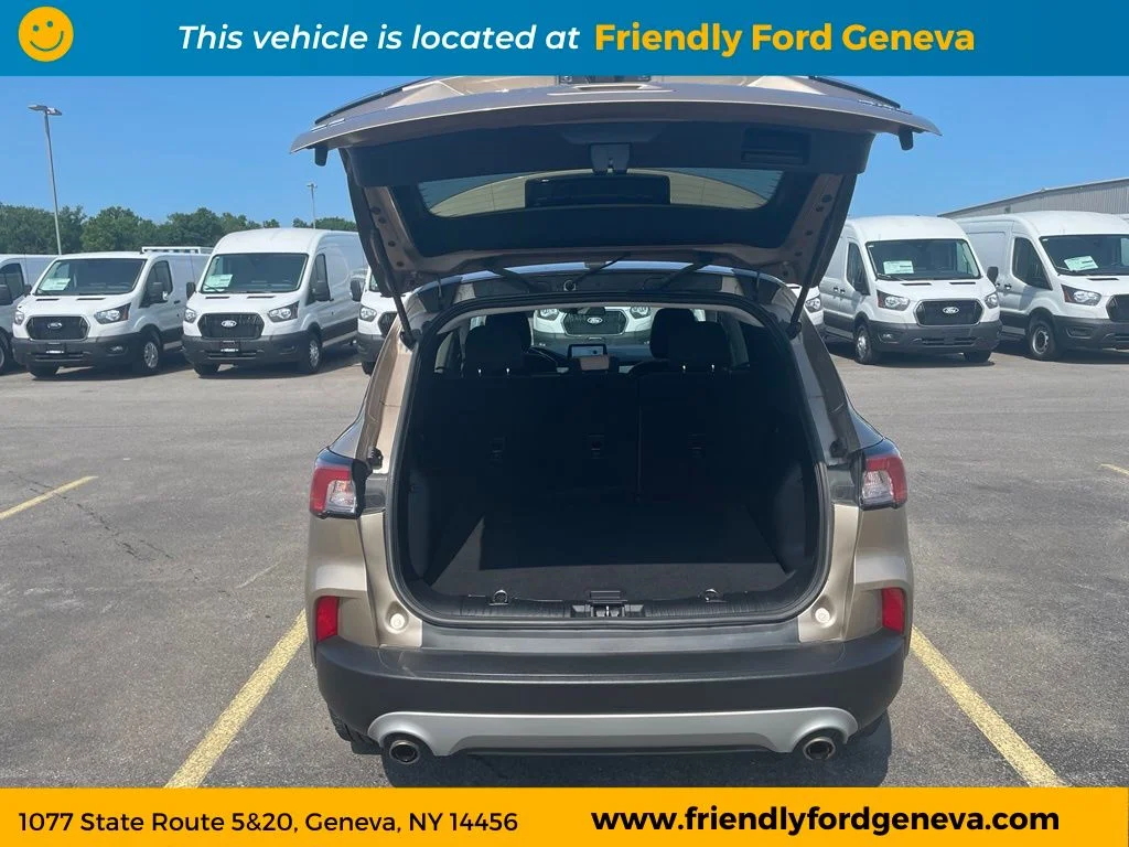 Used 2021 Gold Ford SE image 10