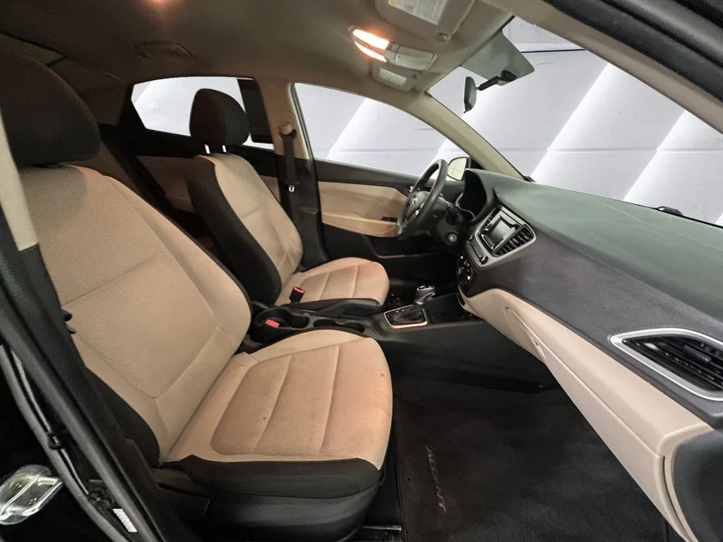 Used 2021 Black Hyundai SE image 13