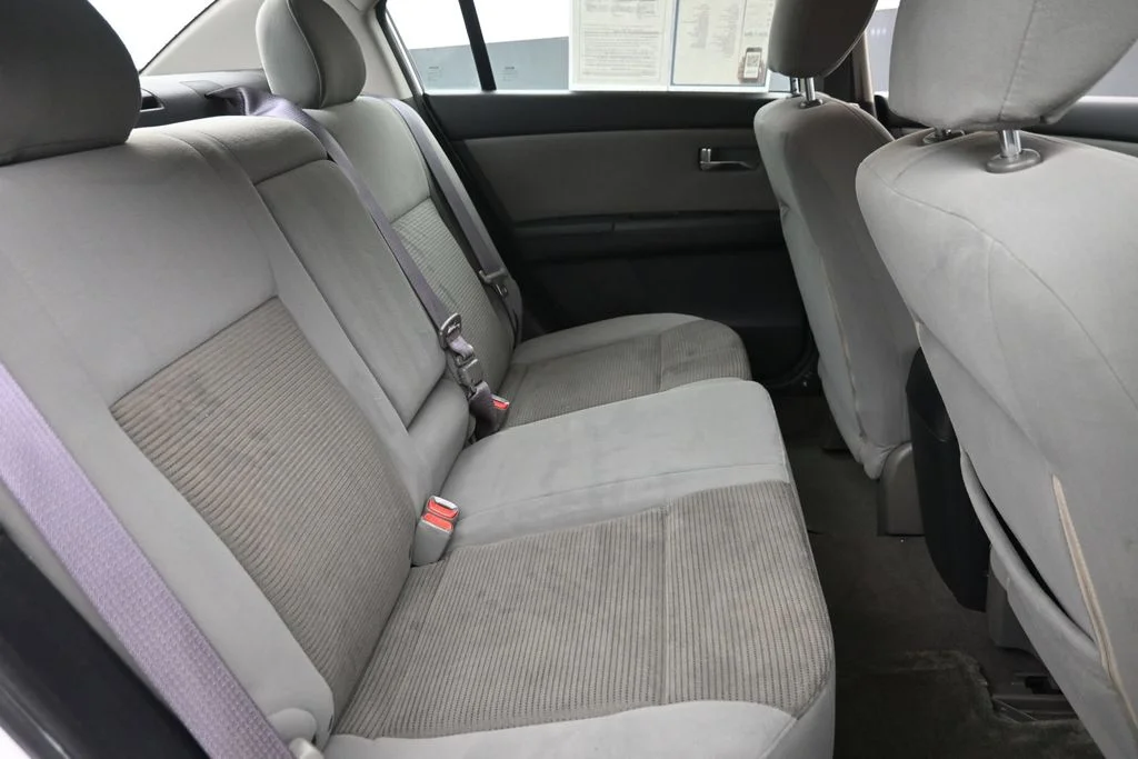 Used 2011 White Nissan 2.0 SR image 10