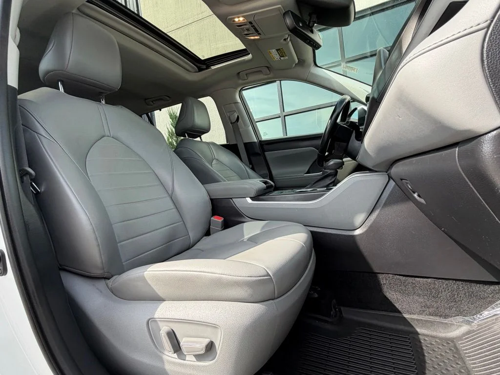 Used 2021 White Toyota XLE image 20
