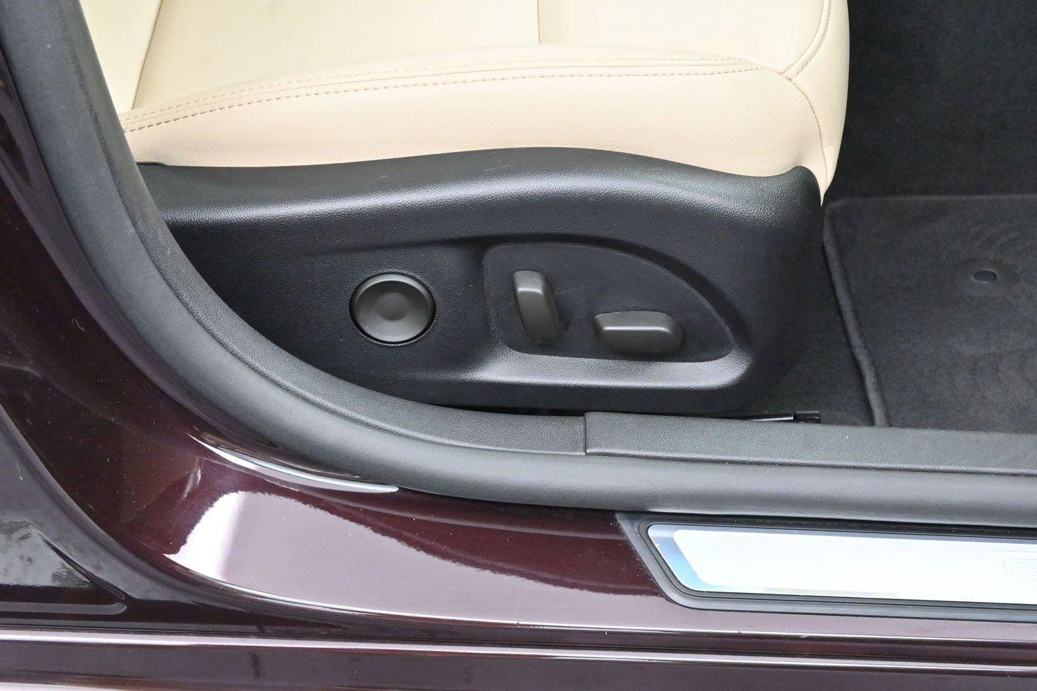 Used 2020 GARNET METALLIC Cadillac Luxury image 35