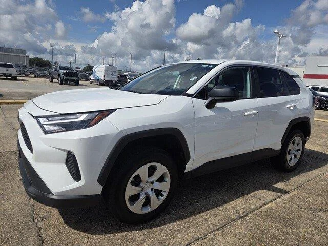 Used 2025 Ice Cap Toyota LE image 9