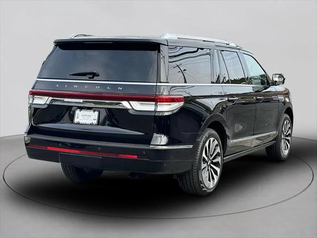 Used 2022 Infinite Black Metallic Clearcoat Lincoln Reserve L image 8