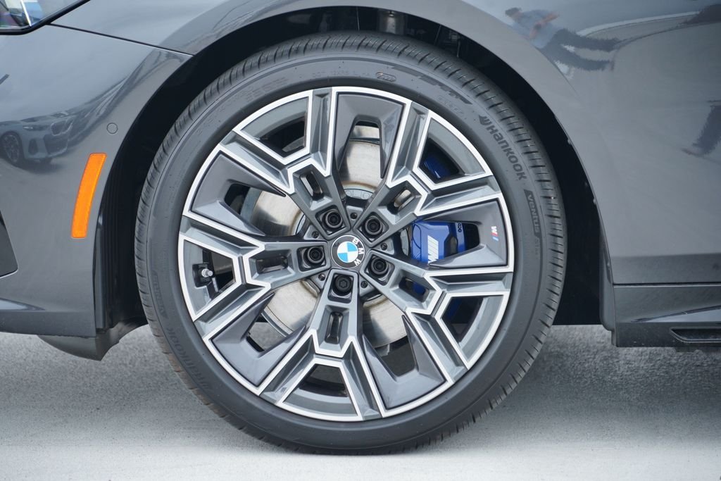 New 2026 Dark Graphite Metallic BMW 530i image 5