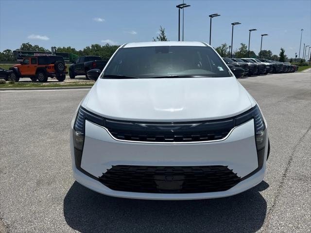 New 2027 Bright White Clear-Coat Paint Chrysler Select image 3