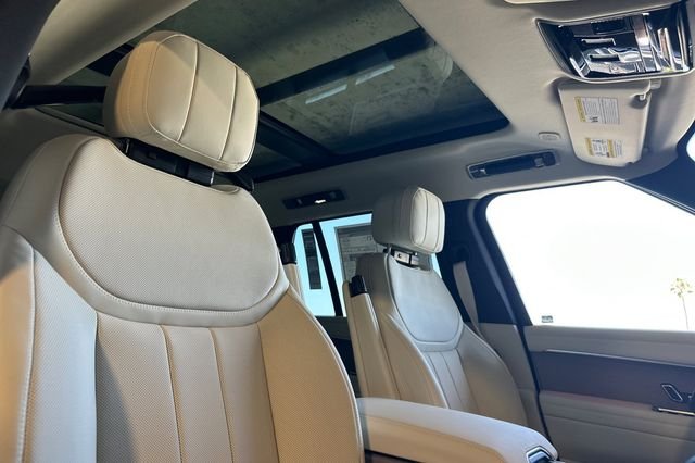 New 2026 Fuji White Land Rover SE image 15