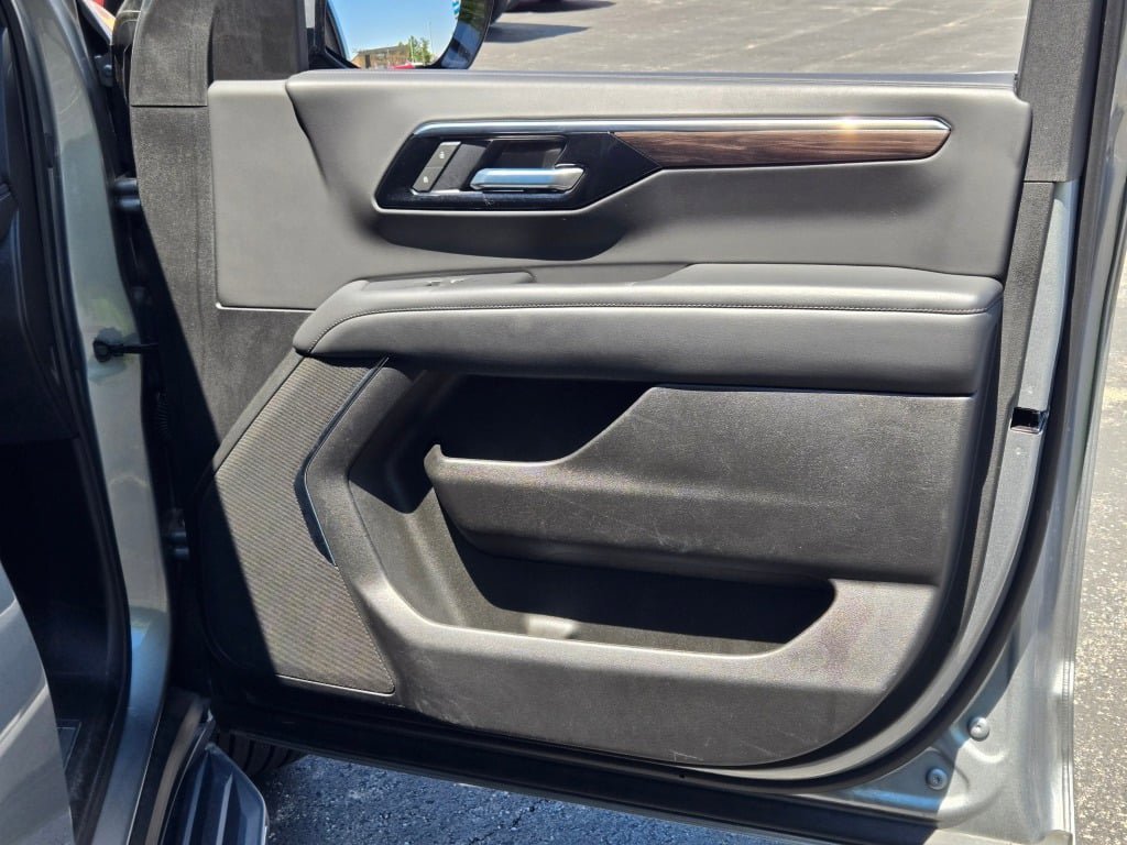 2025 Chevrolet Tahoe LT - Photo 6