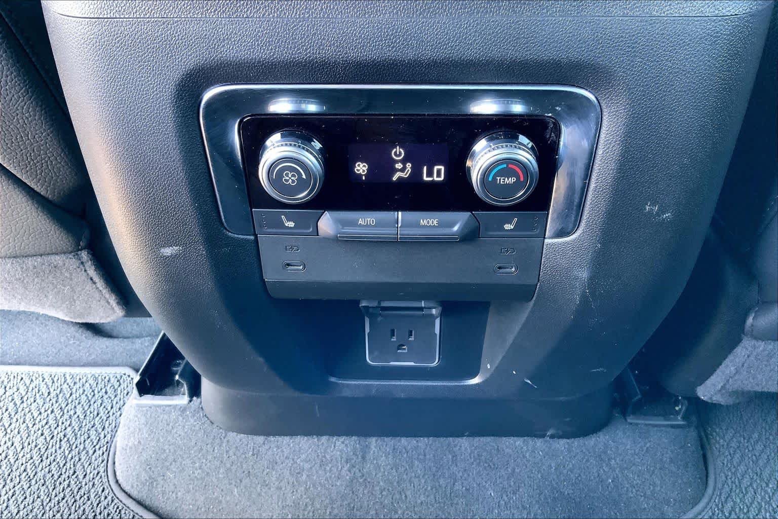 Used 2025 Sterling Metallic GMC Denali image 36