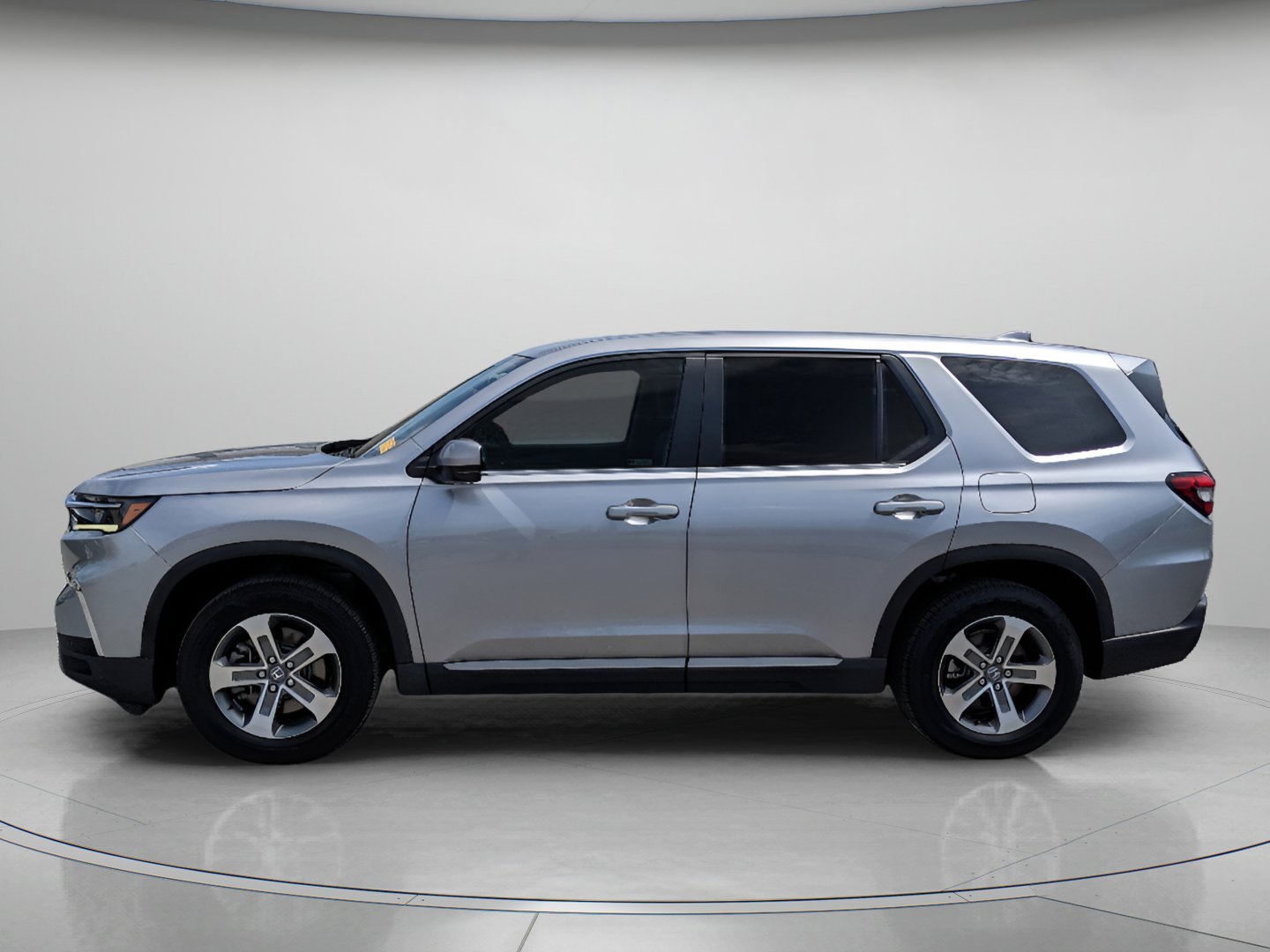 Used 2024 Silver Honda EX-L 8 Passenger image 5