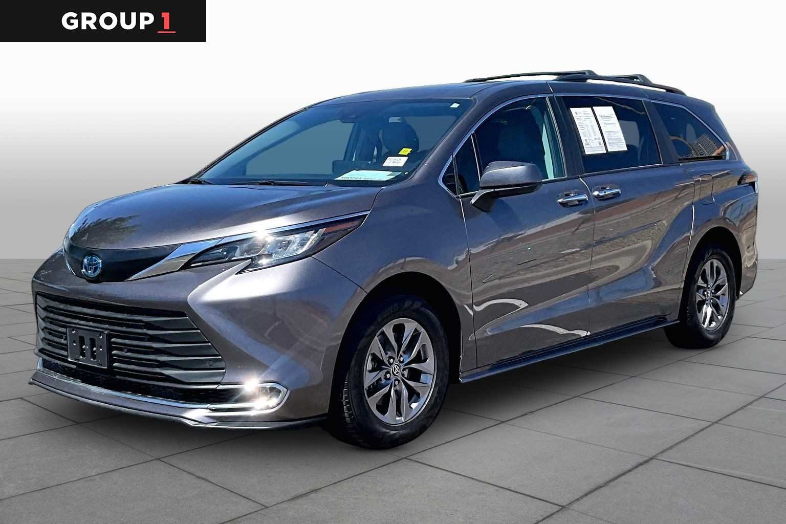 2023 Toyota Sienna XLE 8-Passenger Hybrid FWD's photo