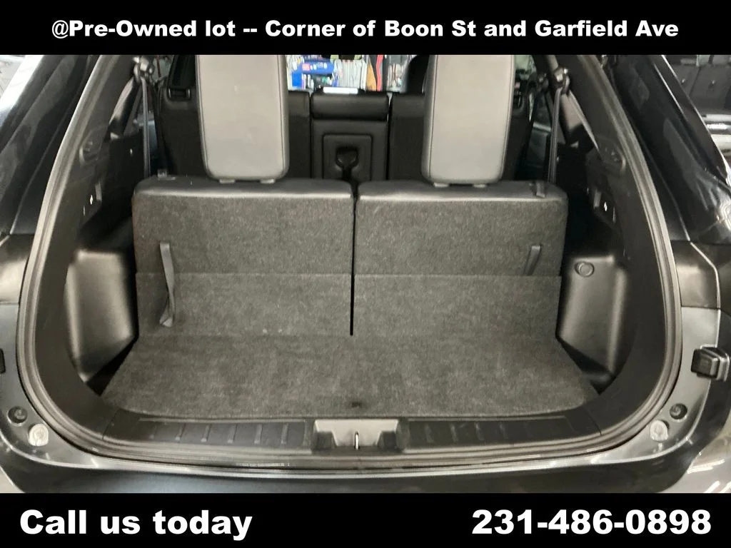 Used 2024  Mitsubishi SE image 26