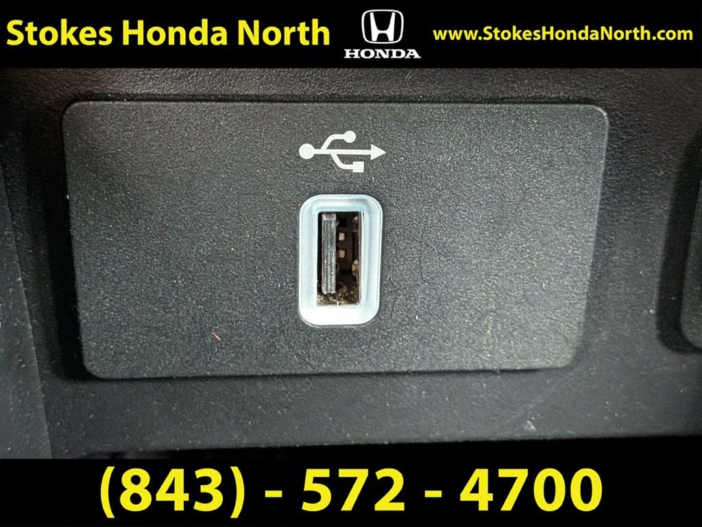 Used 2017  Ford Limited image 25