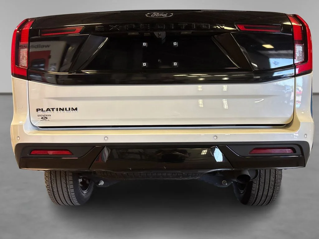 Used 2025 White Metallic Ford Platinum image 17