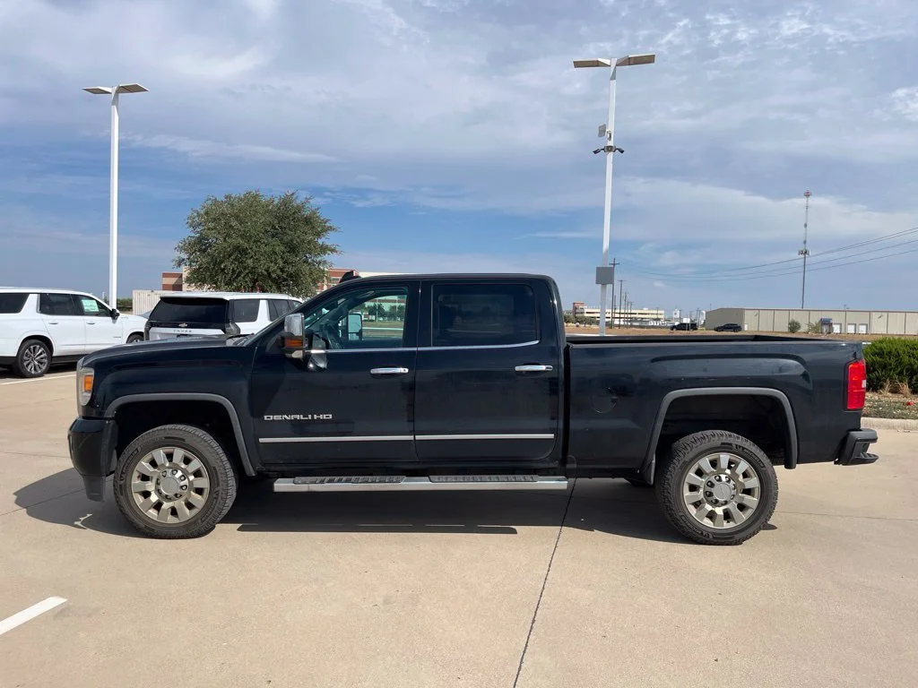 Used 2016 ONYX BLACK GMC Denali image 3